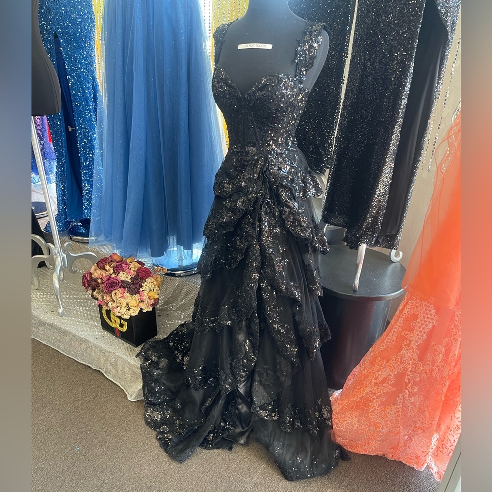 Elegant Black Evening Gown/ Prom Dress - Picture 3 of 3